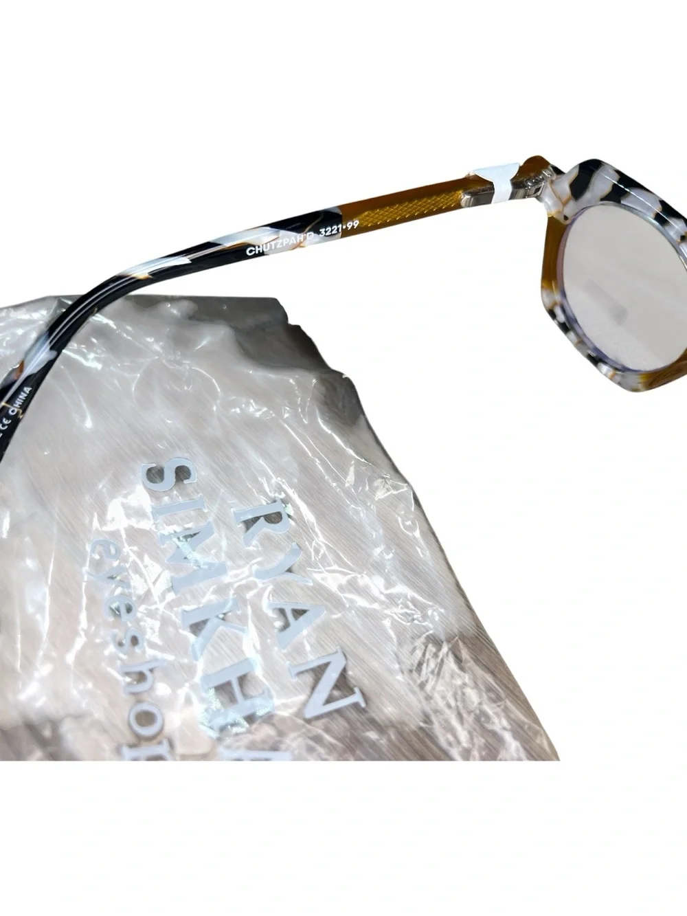 Ryan Simkhai Eyeshop Women's Black & White Tortoiseshell Round Glasses